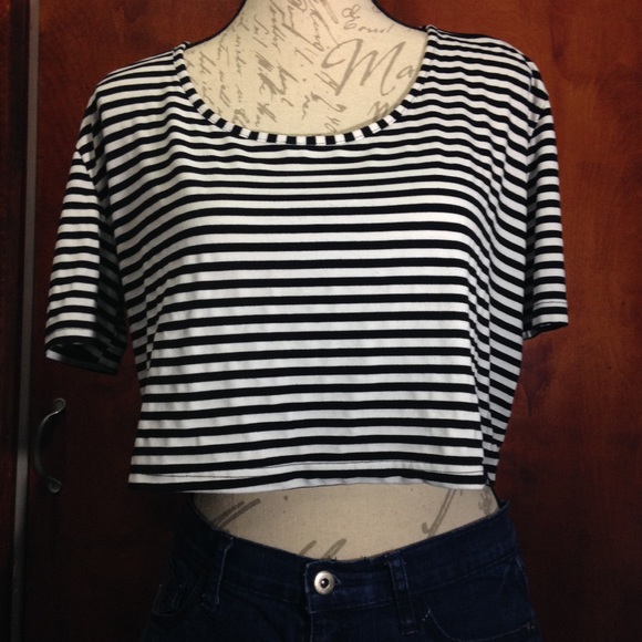 💥Stripped Crop Top with Ribbon Ties - Picture 2 of 6